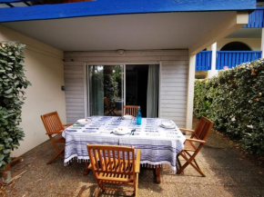 T2 Agréable avec Piscine, Terrasse et Parking Face au Lac - FR-1-379-165